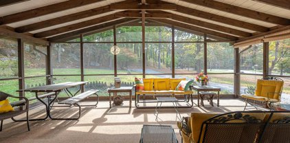 56 Sir Johns Run Rd, Berkeley Springs