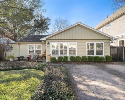 6212 Community Drive, West University Place