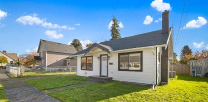 706 7th Avenue NW, Puyallup