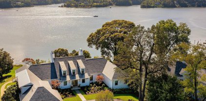 205 Winchester Beach Dr, Annapolis