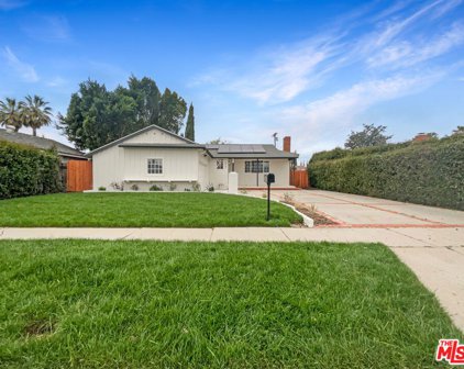 6925 Gazette Avenue, Winnetka