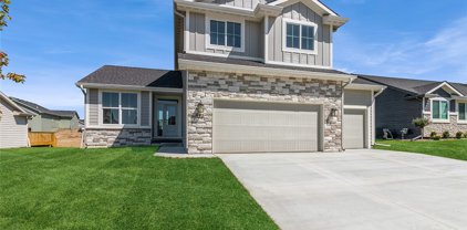 14211 North Valley Drive, Urbandale