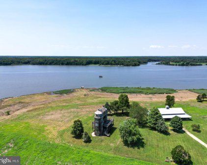 405 Lands End Rd, Centreville