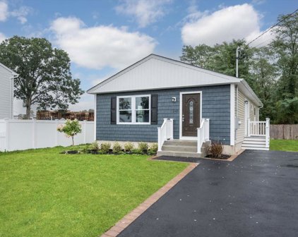 343 New  Highway, Amityville