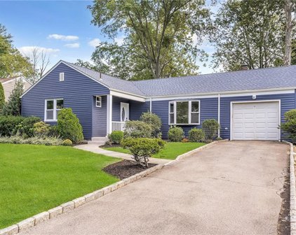 87 Daisy Farms Drive, New Rochelle