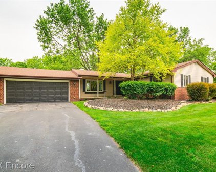 8300 HOLCOMB, Springfield Twp
