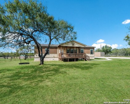 827 County Road 329, Floresville