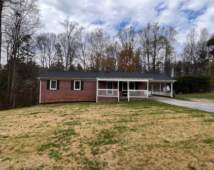 5802 Mendenhall Road, Archdale