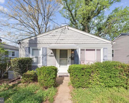 6316 57th Ave, Riverdale