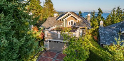 4918 Edendale Lane, West Vancouver