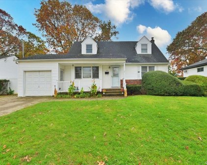 120 Willow Street, Massapequa Park