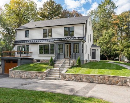 25 Francis Rd, Wellesley
