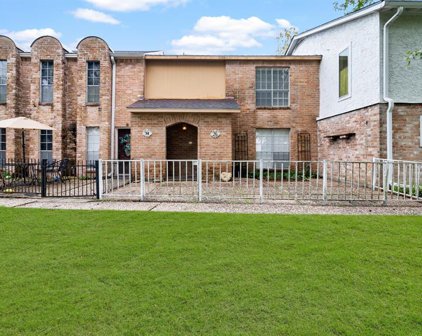 6 E Castle Harbour Drive Unit 26, Friendswood