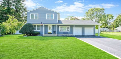 6 Lisa Lane, Port Jefferson Station