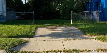 8105 Meadow, Warren
