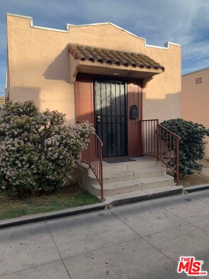 945 W 62nd Pl, Los Angeles