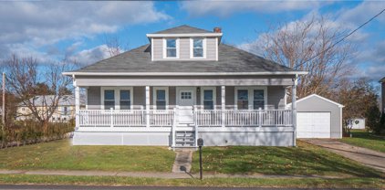 592 Green End Avenue, Middletown