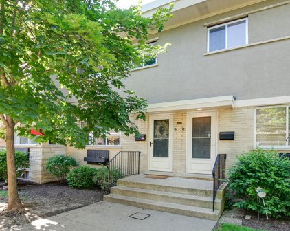618 S Milwaukee Avenue Unit #D, Libertyville