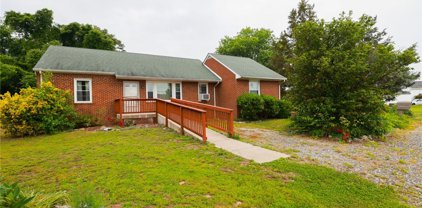 7124 Hopkins Road, North Chesterfield