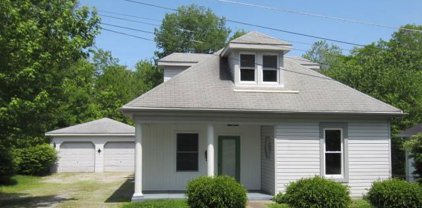 209 N Cedar St, La Grange