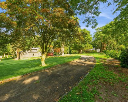 14 Pound Hollow Road, Old Brookville