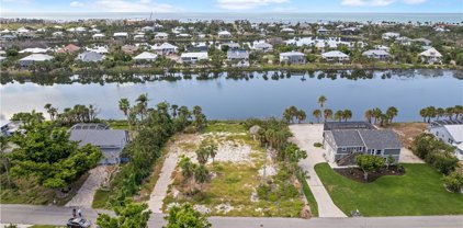 565 Lake Murex Circle, Sanibel
