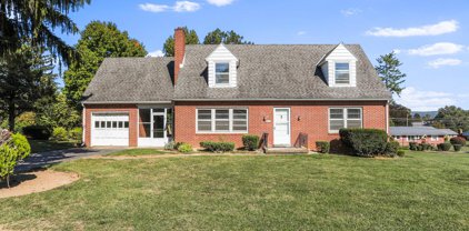 833 Mountain View Road W, Waynesboro