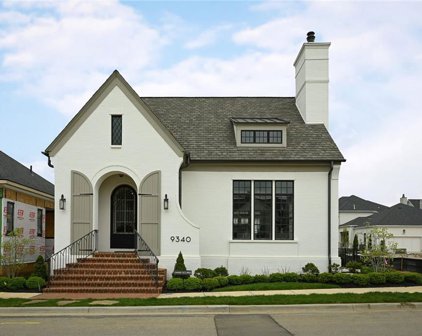 9340 Linden Reserve Drive, Prairie Village