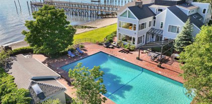 16 Plum Beach Point Road, Sands Point