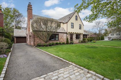 45 Wright Road, Rockville Centre