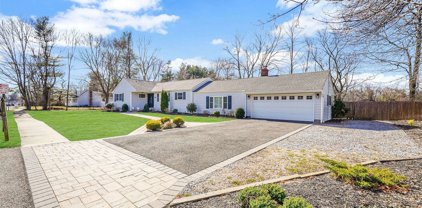 32 Hawkton Place, Lake Grove