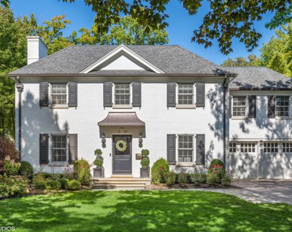 1305 Forest Glen Drive, Winnetka