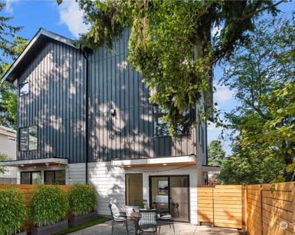 1735 NE 89th Street Unit #B, Seattle