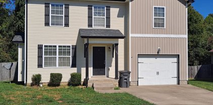 548 Magnolia Dr, Clarksville