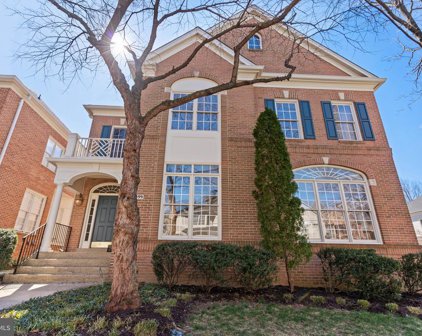 10099 Cover Pl, Fairfax