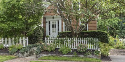 55 Grove St, Holliston
