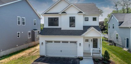 8615 Silver Lake Dr, Perry Hall