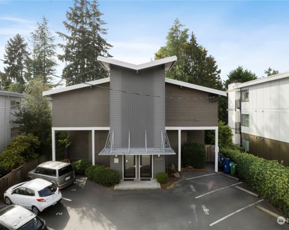 11525 Greenwood Avenue N Unit #202, Seattle