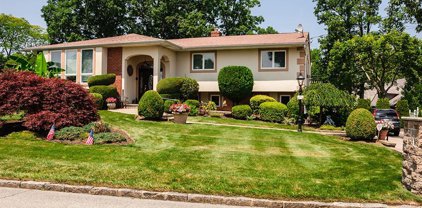 237 Kensington Oval, New Rochelle