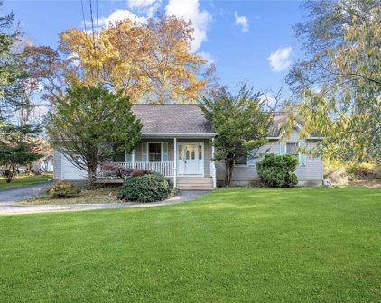 64 Cliff Road, Wading River