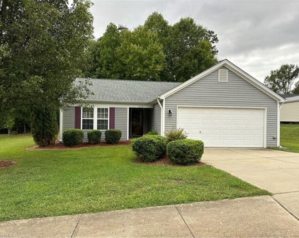 635 Lake Way, Kernersville