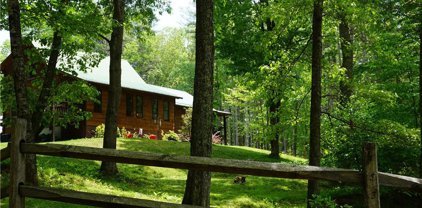 453 Blueberry Hill, West Jefferson