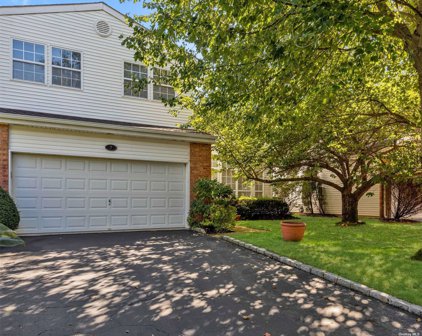 7 Hamlet Dr Unit #7, Commack