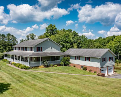 288 Lansing Loop, Lansing