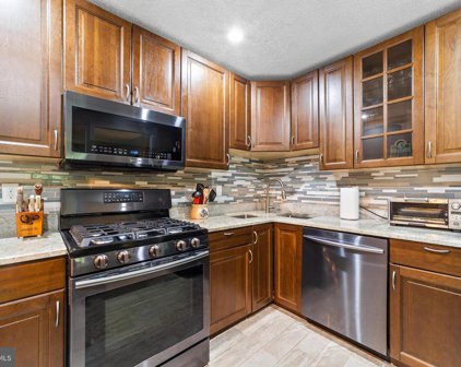 72 Holly Ct, Hamilton