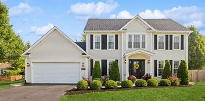 607 Holly Court, North Aurora