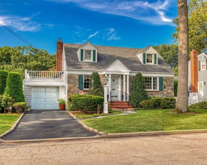 2265 Locust Street, Merrick