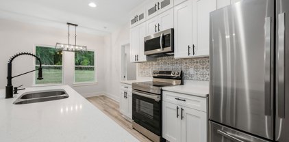 297 Willow Avenue, Freeport