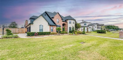 2228 Lakeway Drive, Friendswood