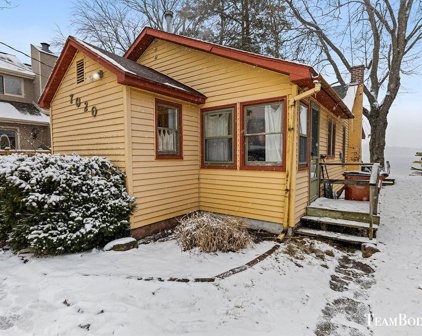7020 Silver Lake Drive NE, Rockford